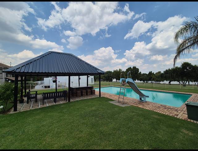 BEDROOM FREESTANDING FOR SALE IN VAALVIEW